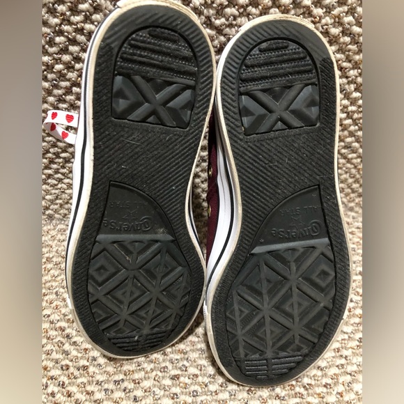 Converse women’s size 6 maroon low sneaker - Picture 2 of 8
